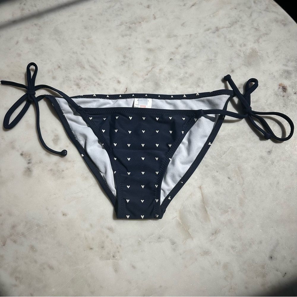 Roxy Quiksilver Women’s Tie Side Navy Bikini Bottom White V Pattern Size M NEW